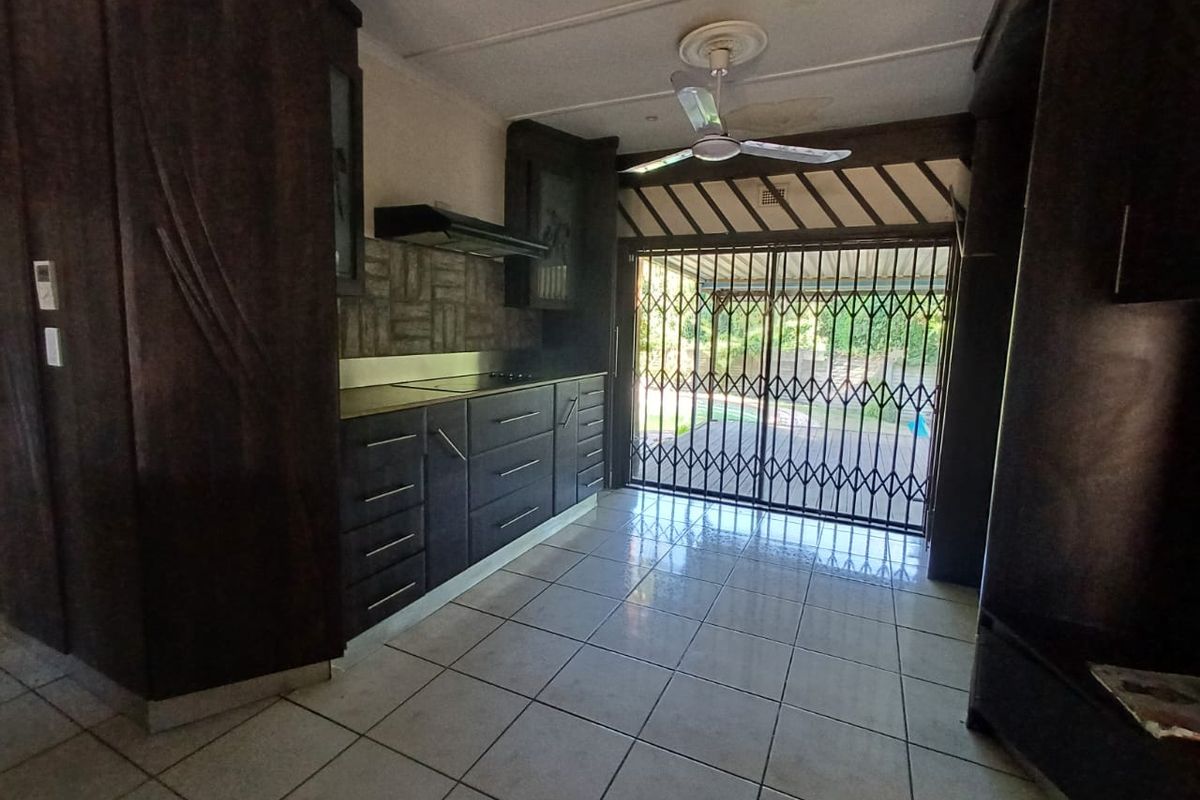 Spacious Three-Bedroom Home with Granny Flat, Pool, and Pet-Friendly Features in Arboretum - Photo 3