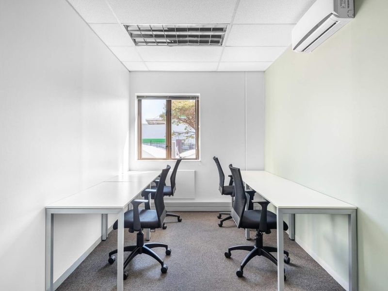 Private office space for 3 persons in Regus East Rand Stoneridge - Photo 4