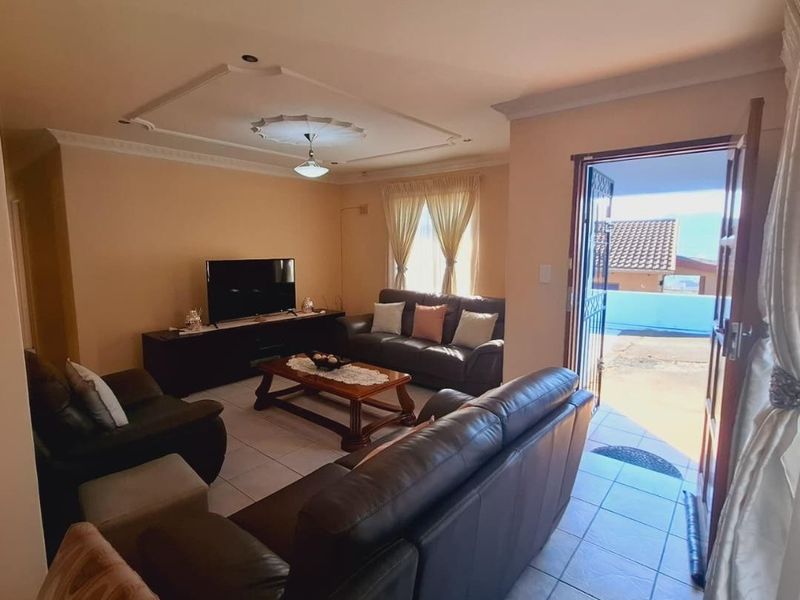 Your Newlands East Home Awaits! - Photo 5