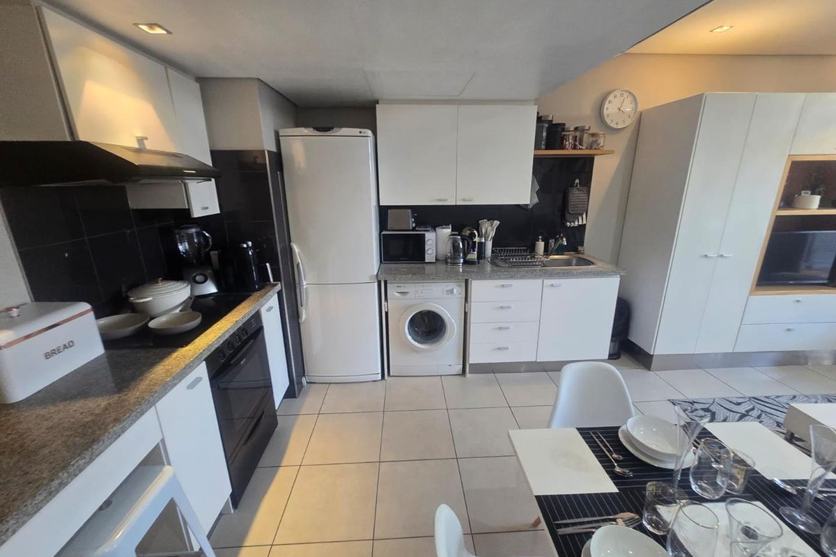 Luxury Fully Furnished Studio Apartment in the heart of Everything - Photo 3