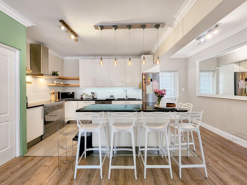 Stylish 2-Bed, 2-Bath Apartment - Photo 6