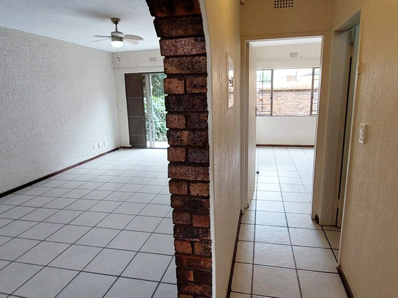 Modern Ground Floor Unit with Pet Friendly Private Garden - Photo 8