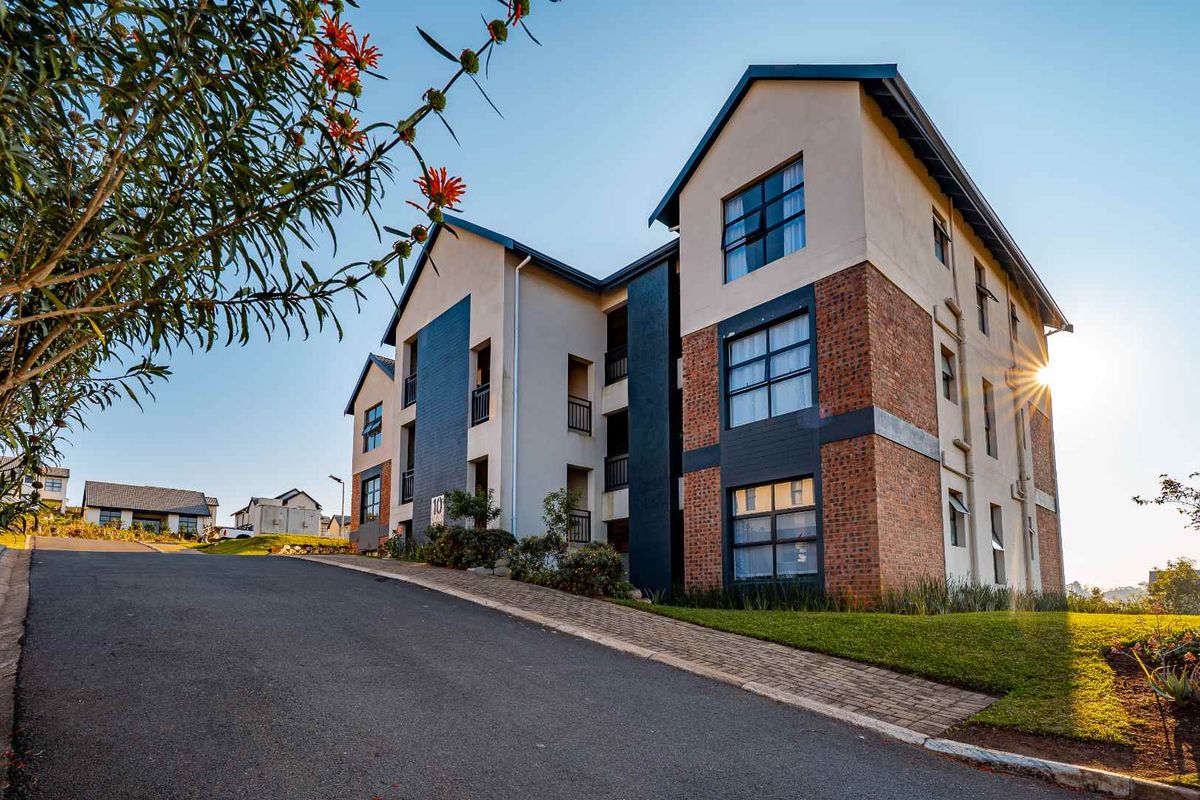3 Bedroom Apartment in Sought-After Kings Gate Estate - Photo 2
