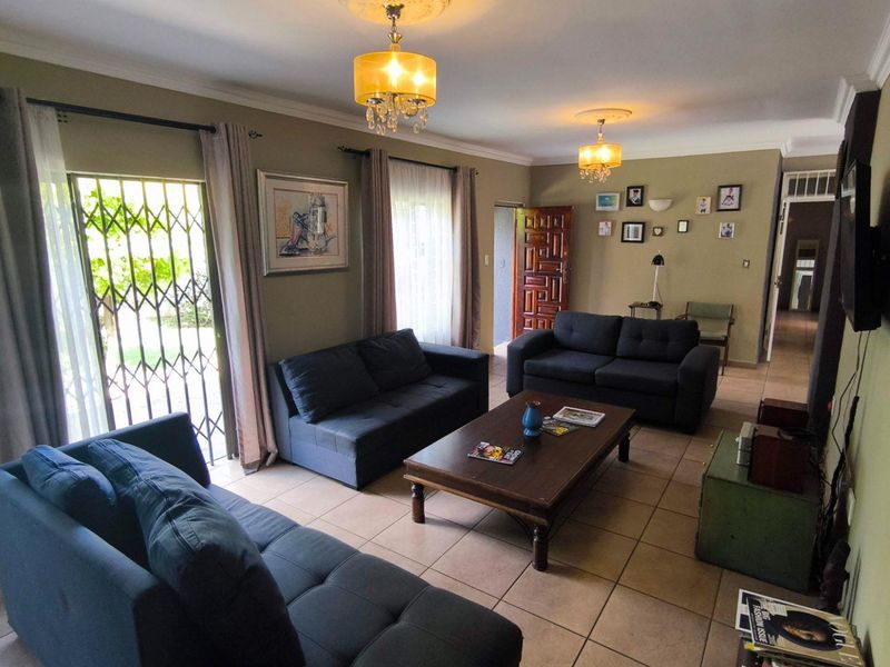 Investors Dream, with 2 Granny Flats! - Photo 6