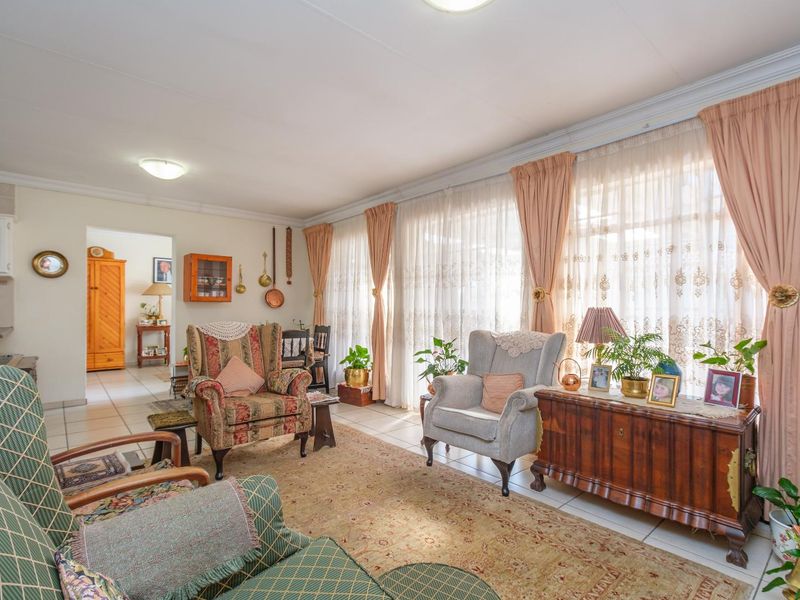 3 Bedroom in Protea Retirement Village. A Wonderful Place to live. - Photo 5