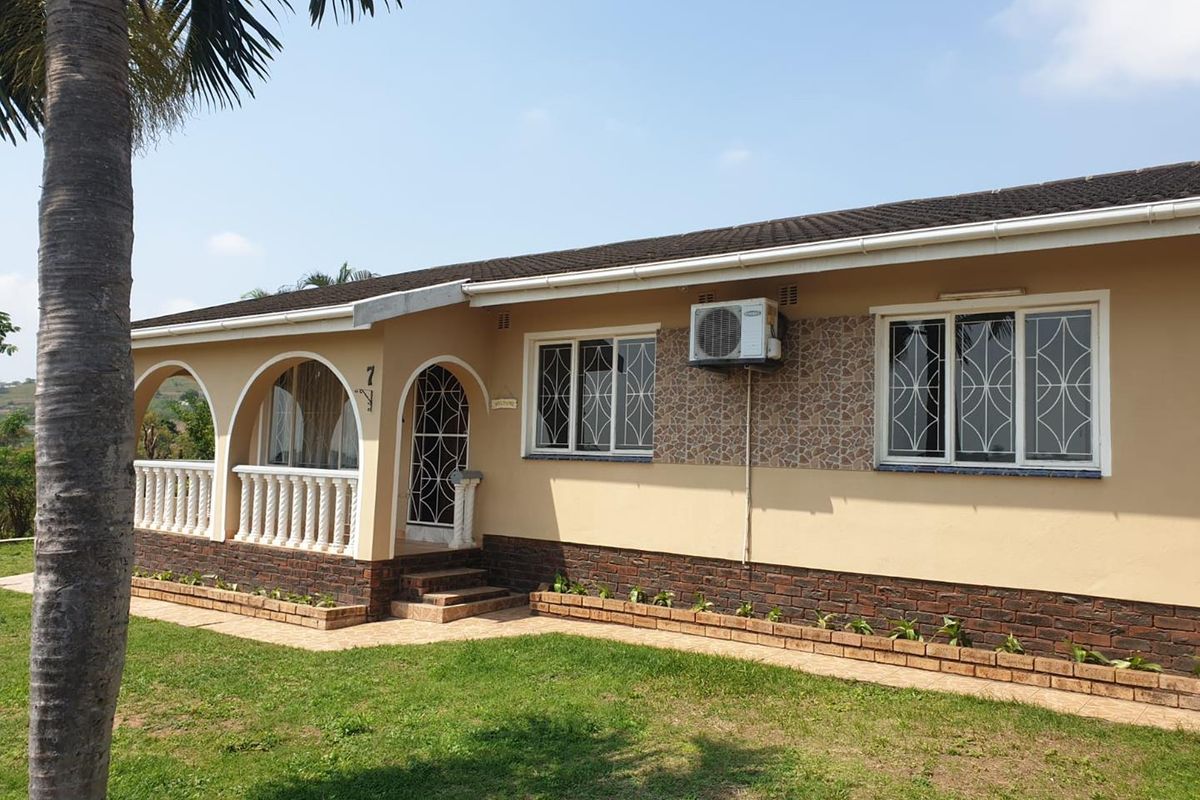 Smallholding for Sale Redcliffe. - Photo 2