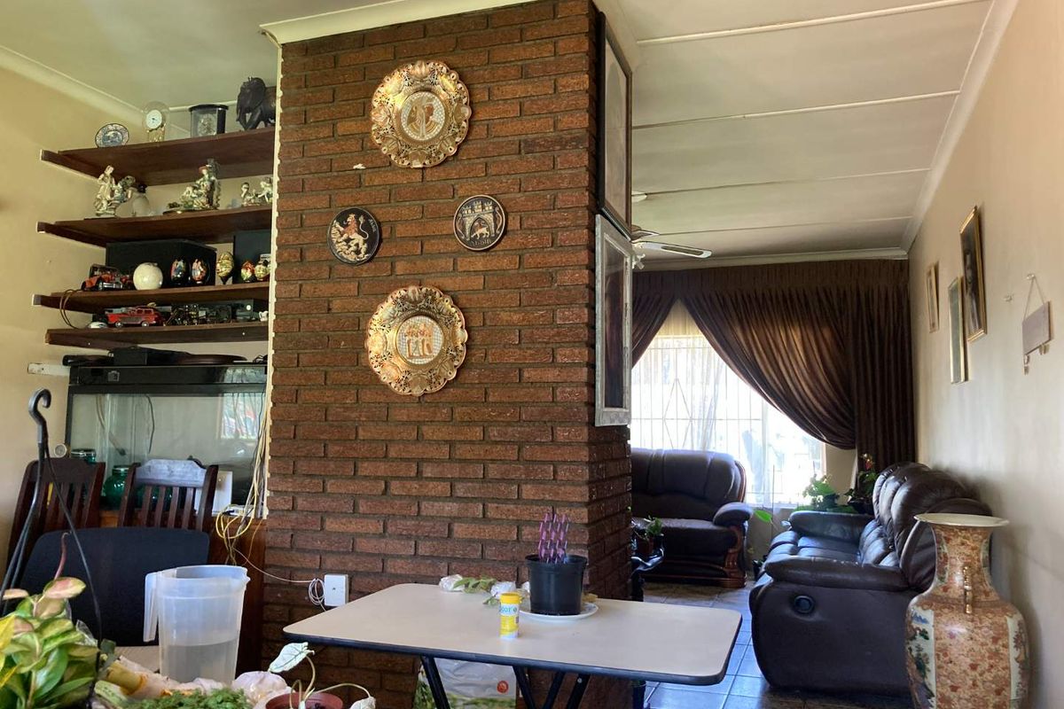 Stunning Family Home in Boomed off Area - Photo 4