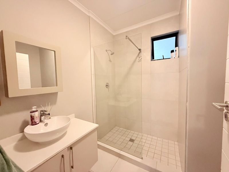 Chic 2-Bedroom Gem in Prime Spot - Photo 10