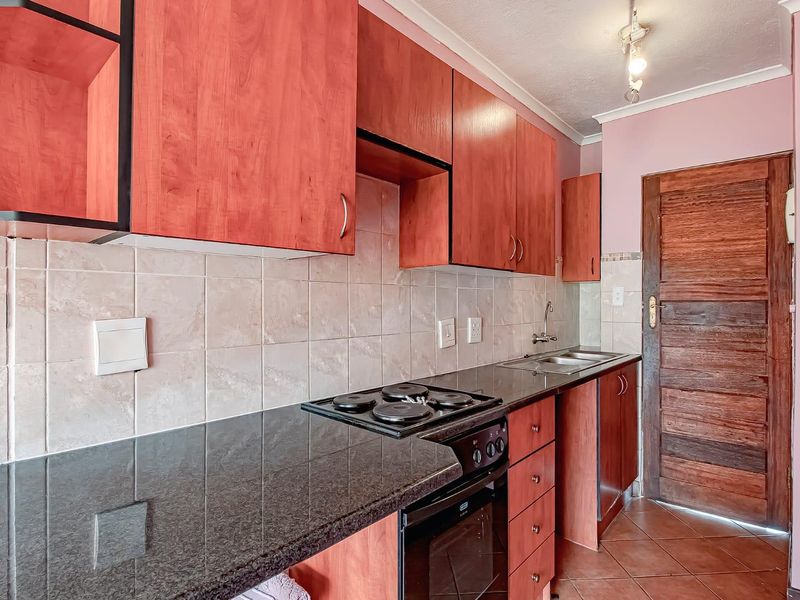 2-Bedroom Apartment in a Secure Estate - Photo 2