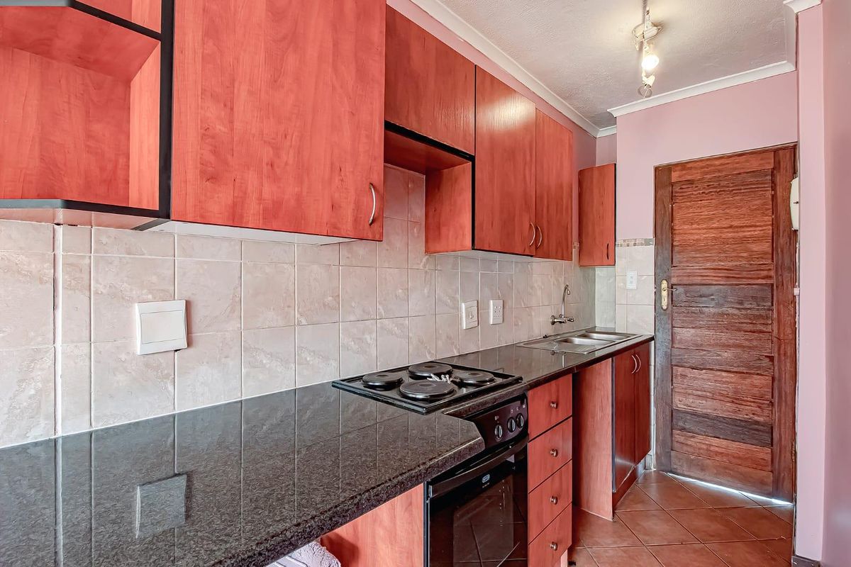 2-Bedroom Apartment in a Secure Estate - Photo 2