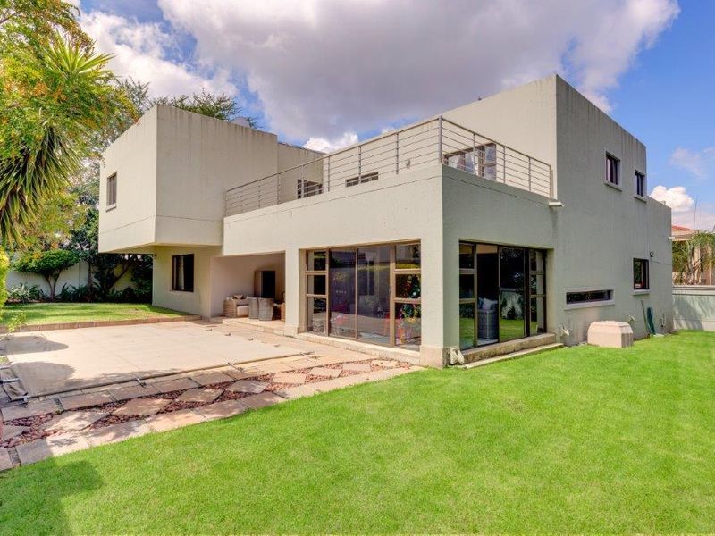 EXCLUSIVE TO THE MARKET | PRESTIGIOUS KYALAMI CREST ESTATE  Luxury 4-Bedroom, 3-Bathroom Double-Storey Residence | Available Immediately!! - Photo 3