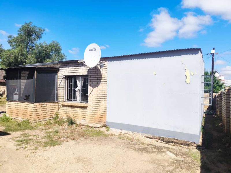 4 Bedroom House For Sale in Windhoek North - Photo 7