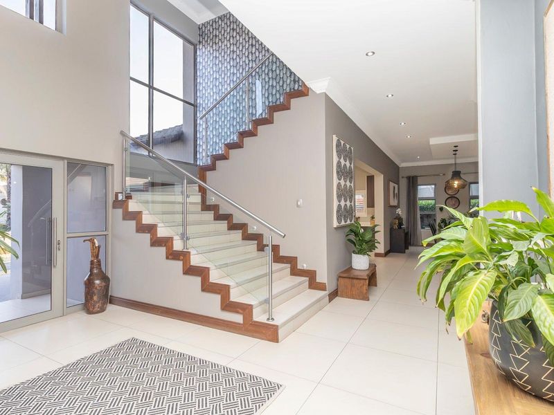 Where timeless design meets family living - Photo 6