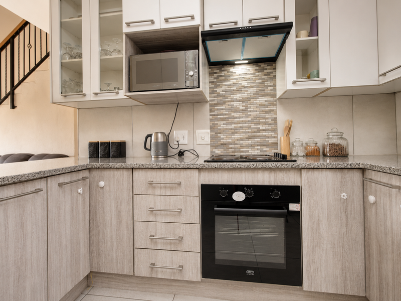 Open-Plan Living with Private En-Suite Upstairs - Photo 6