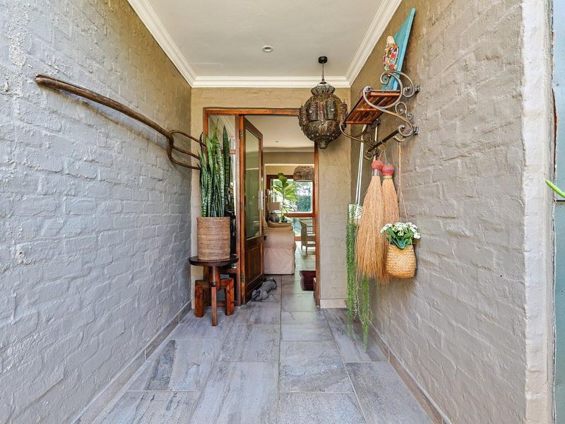 Stunning Townhouse For Sale - Photo 3