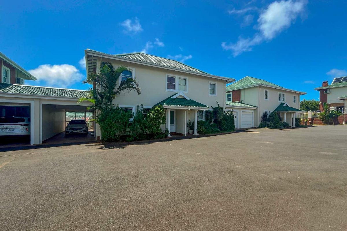 Beautiful, 3 Bedroom, move in ready townhouse! - Photo 3