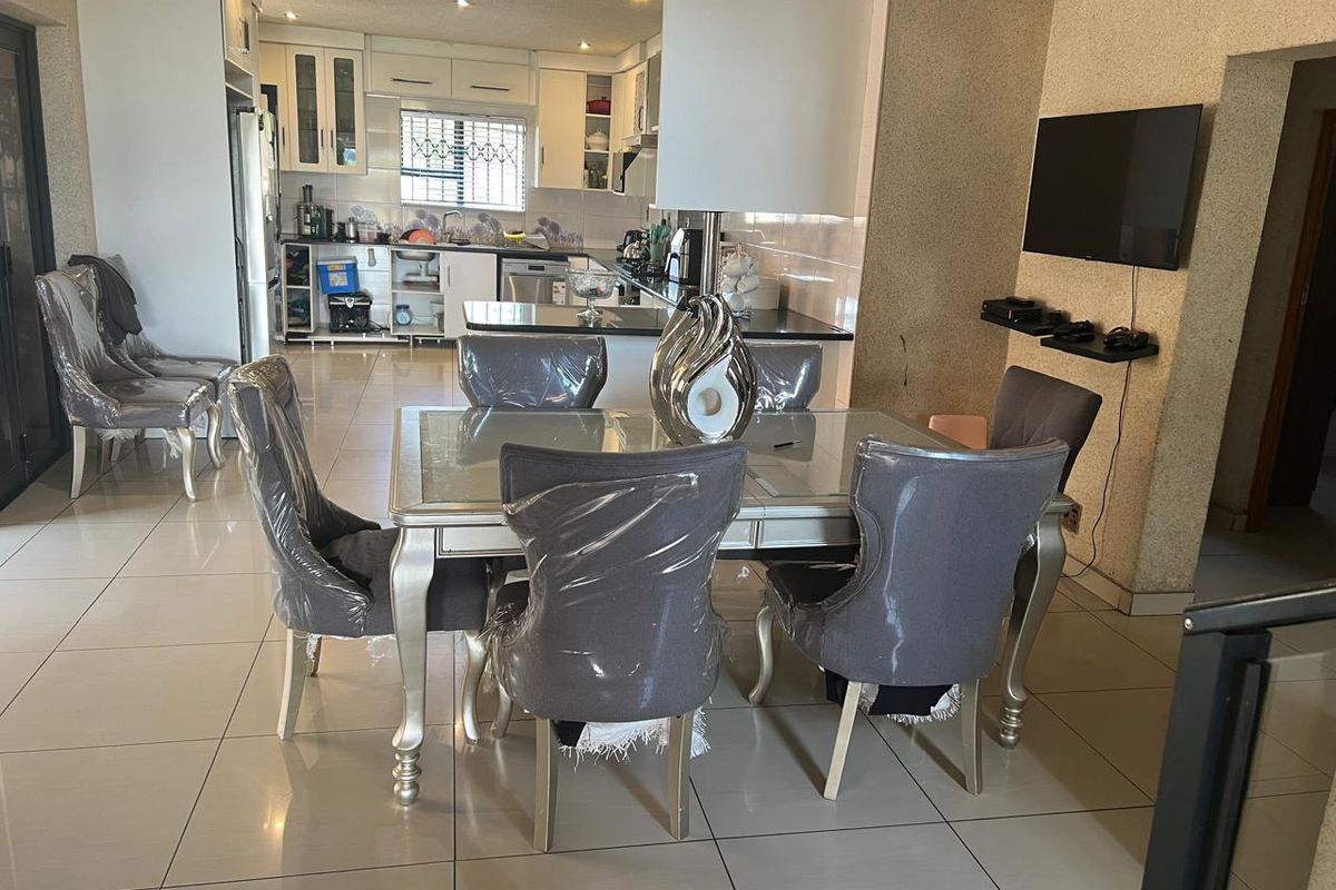 Bright and airy property for sale. - Photo 4