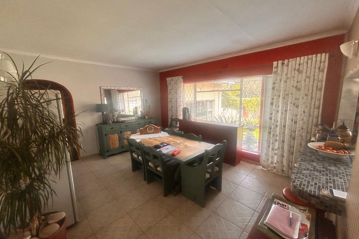 Four Bedroom House For Sale in Brackenhurst - Photo 5