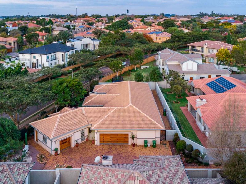 Modern Single-Storey Family Living with Indoor Braai & Flatlet in The Wilds Estate - Photo 2
