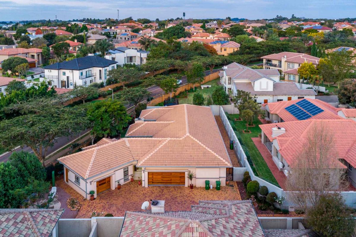 Modern Single-Storey Family Living with Indoor Braai & Flatlet in The Wilds Estate - Photo 2