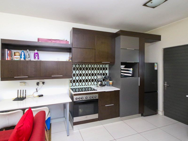 2 bedroom 1 bath Apartment in Rivonia - Photo 7