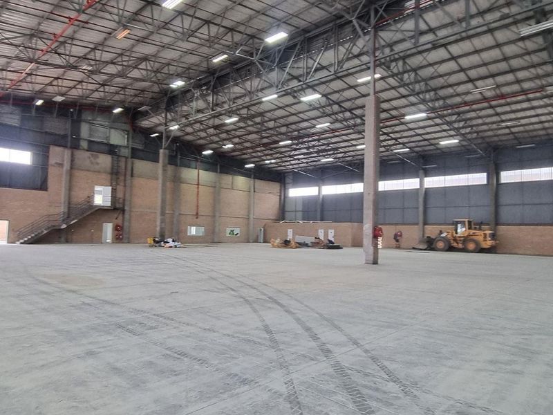 7 738m2 Midrand Warehouse To Let - Photo 10