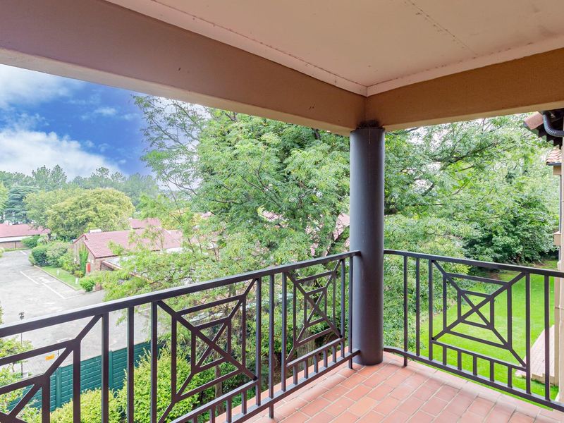 Spacious Two-Bedroom Apartment in a Secure Bryanston Estate - Photo 7