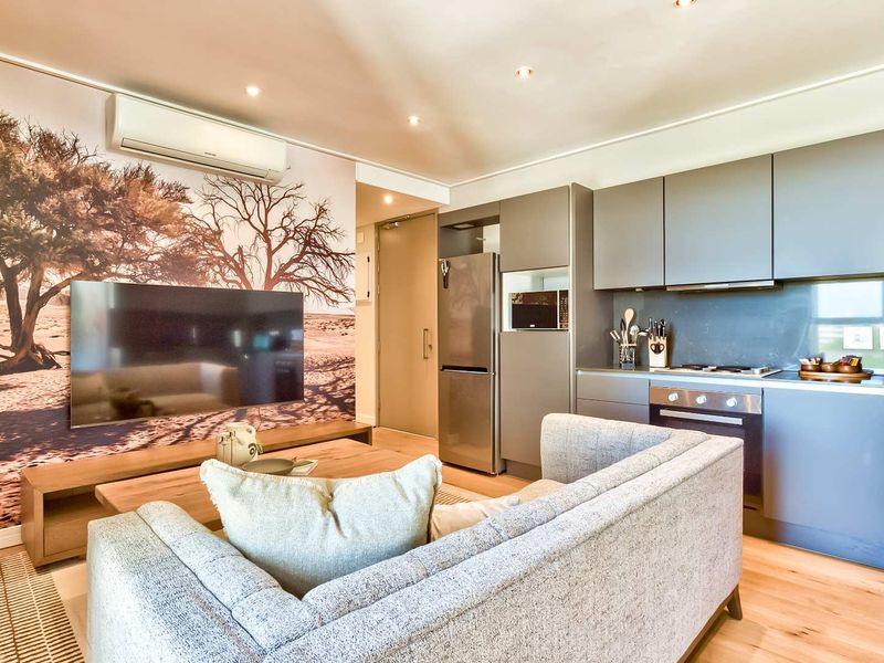 Prime Atlantic Seaboard Apartment with Private Patio & Iconic Views - Photo 10