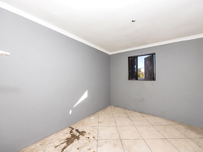 Investor’s Dream Opportunity on Koeberg Road, Brooklyn - Photo 6