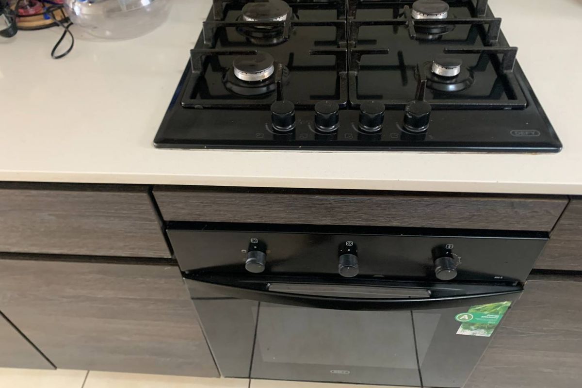 **Spacious 2-Bedroom Apartment for Sale in Stanley Park, Oakdene, Johannesburg** - Photo 5