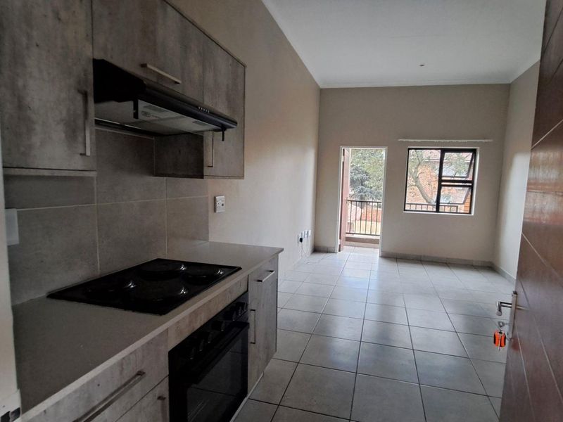 One Bedroom Apartment at Stonehaven - A secure residential estate in Whiteridge, Randburg - Photo 4