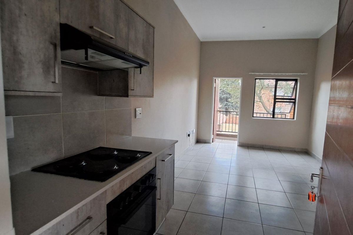 One Bedroom Apartment at Stonehaven - A secure residential estate in Whiteridge, Randburg - Photo 4