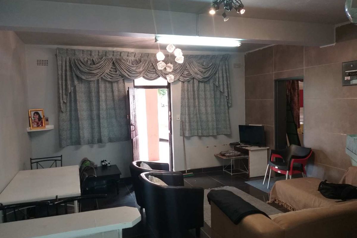 **Charming 1-Bedroom Ground Floor Apartment in a Premier Complex For Sale! - Photo 4