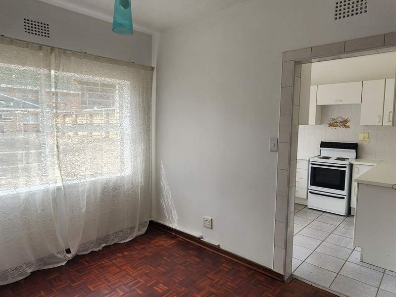 Neat 3 bedroom townhouse with garden - Benoni Central - Not pet friendly - Photo 5