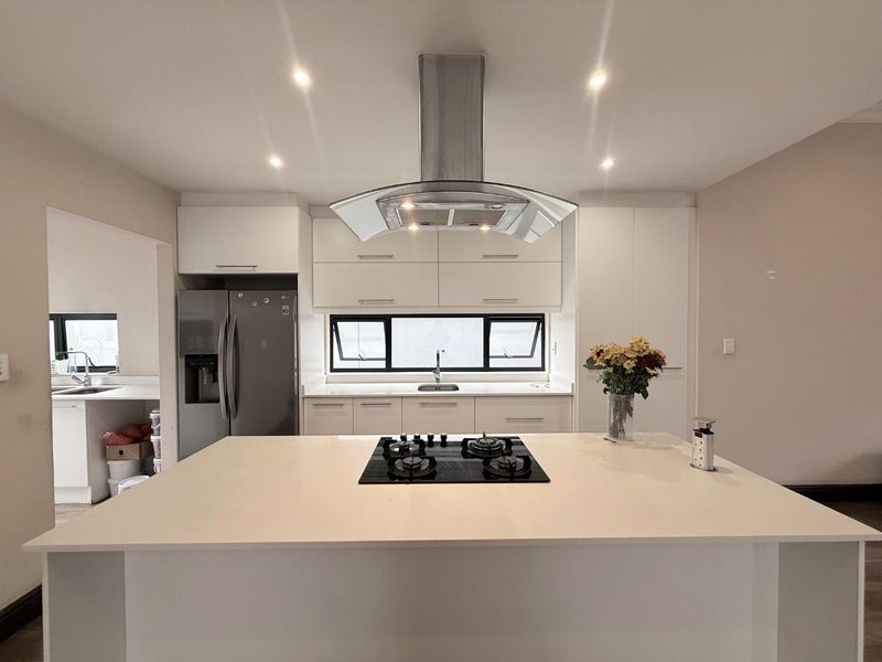 Spacious Serenity: Your Perfect Family Sanctuary Awaits! - Photo 8