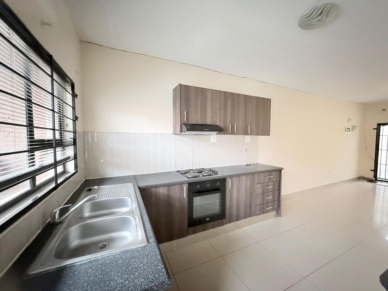 GROUND FLOOR UNIT - Photo 3