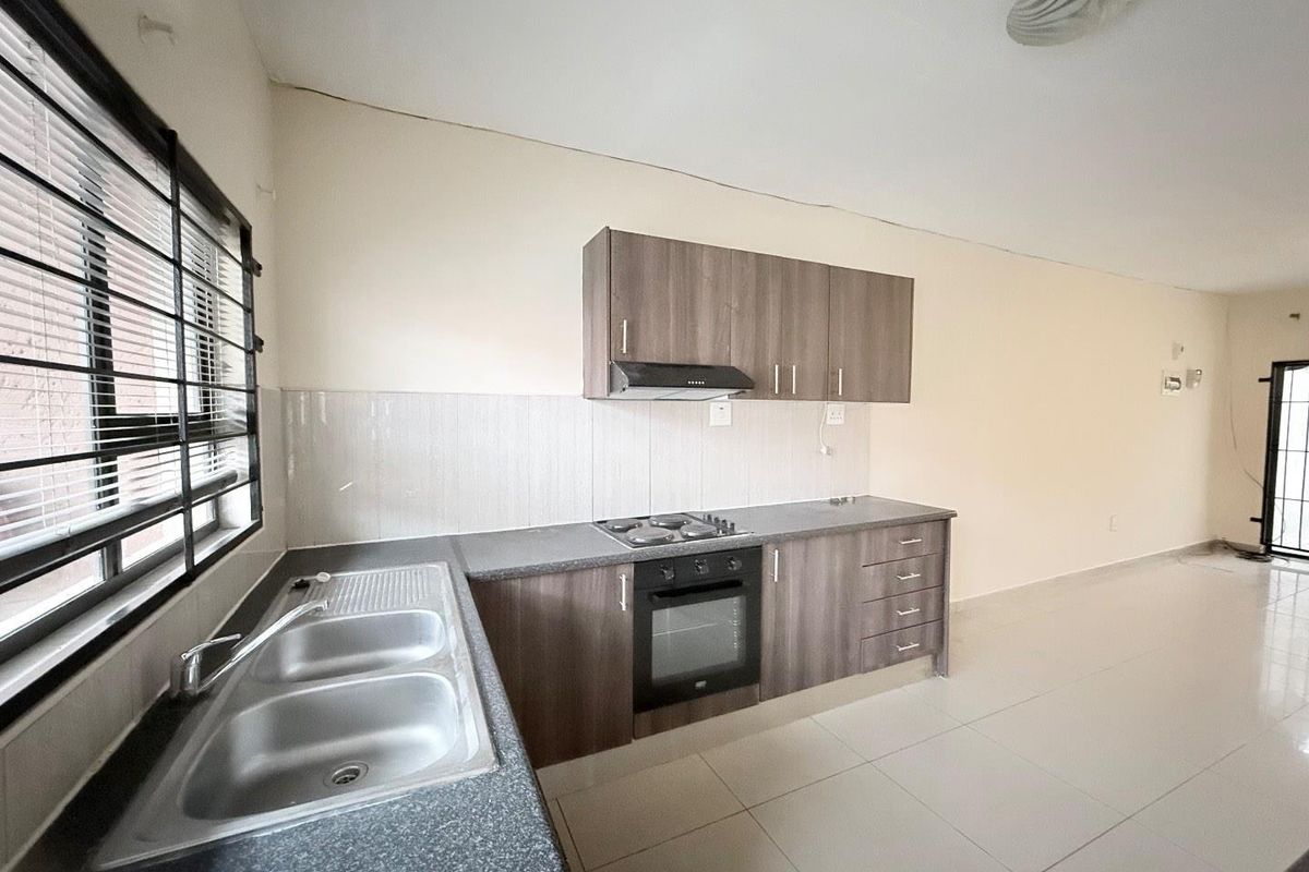 GROUND FLOOR UNIT - Photo 3