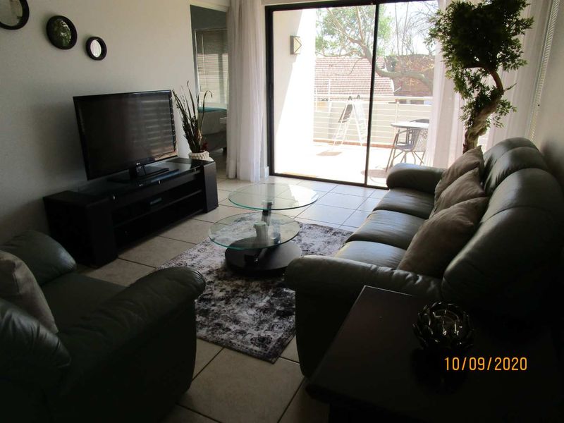 Stylishand Modern  2 Bed 2 Bath Apartment in Great Complex - Photo 5