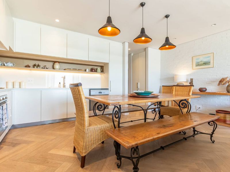 Modern Upmarket Coastal Living with Spectacular Ocean Views - Photo 4