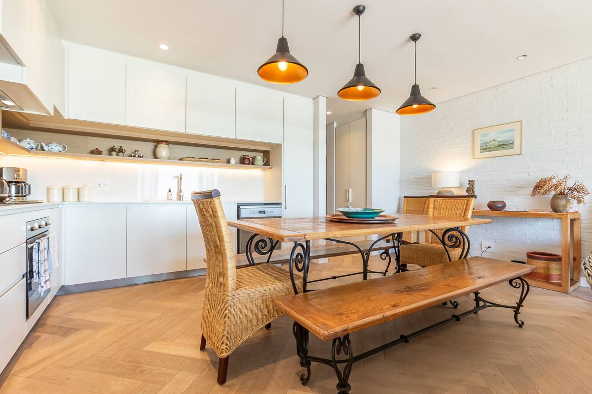 Modern Upmarket Coastal Living with Spectacular Ocean Views - Photo 4