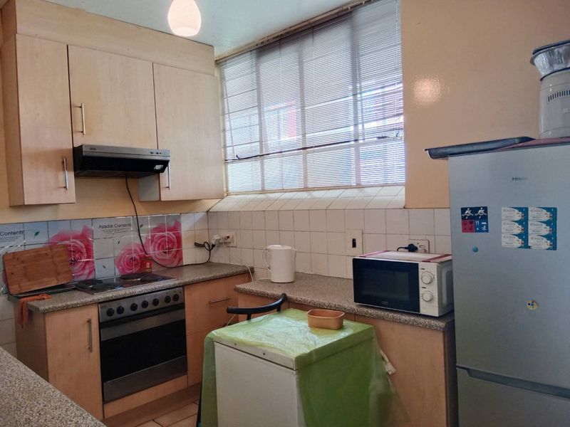 Prime Location Spacious Duplex, Incredible Potential - Photo 7