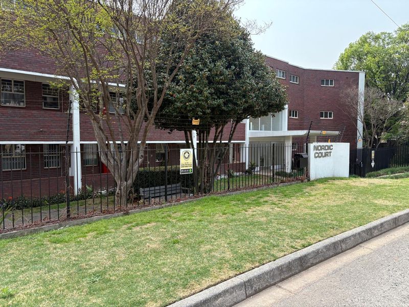 Charming Renovator's Dream in Prime Waverley Location: 31 Nordic Court Apartment - Photo 2