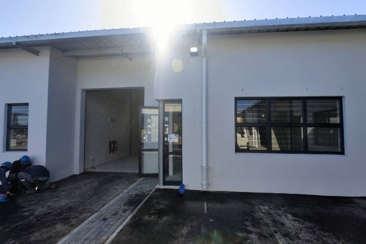 108SQM LIGHT INDUSTRIAL WAREHOUSE TO LET ALONG KOEBERG ROAD - MONTAGUE GARDENS - Photo 2