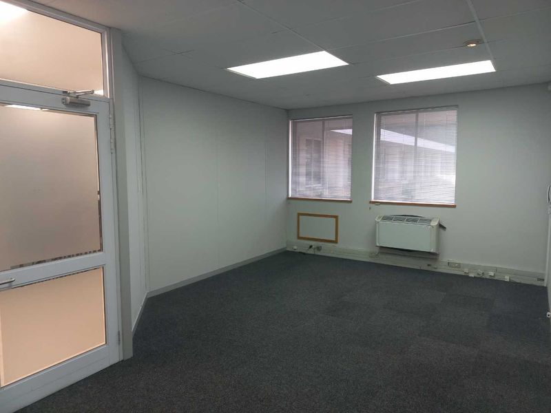 Office Park - First floor office space, available immediately! - Photo 4