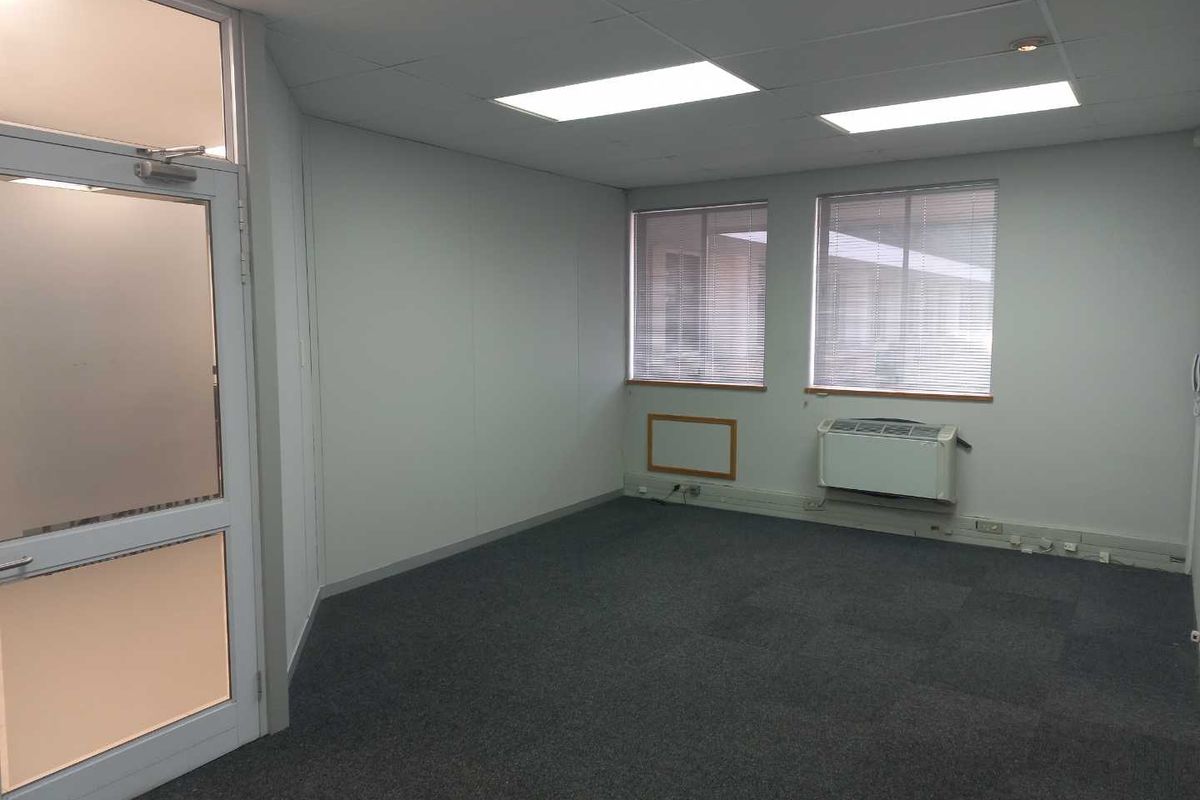 Office Park - First floor office space, available immediately! - Photo 4