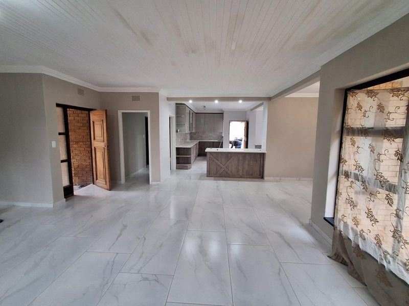 Bargain Alert! Brand-New Renovated Family Home at an Unbeatable Price in Risiville - Photo 6