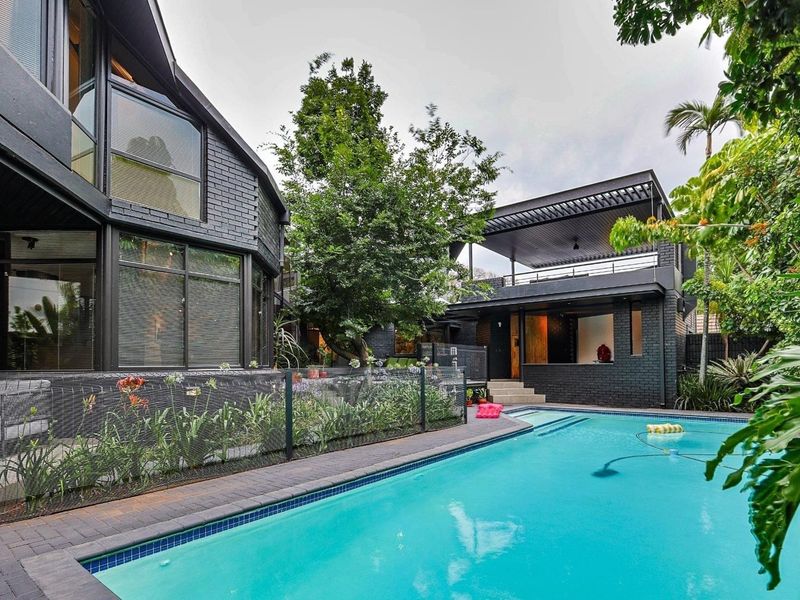 6 Bedroom For Sale - Photo 2