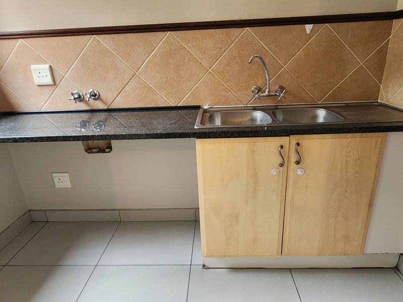 Modern Revamp simplex in boardwalk Meander. Ideal for lock up and go available 1 August 2026 - Photo 10