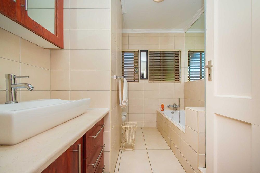 Full en-suite family bathroom