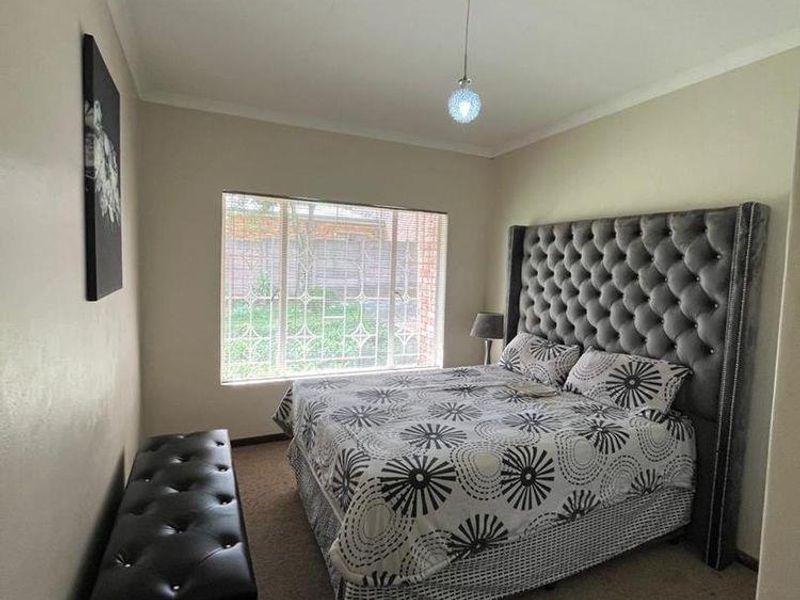 4 Bedroom 2 bathroom family home - Photo 10